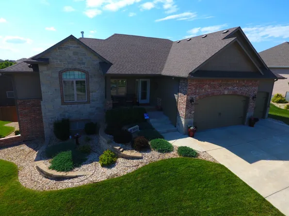 1116 E Park Grove Dr, Manhattan, KS 66503