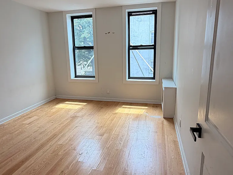 33-08 Ditmars Blvd #1 — Photo 5