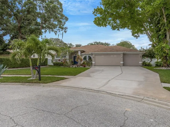 727 Hidden Lake Dr, Tarpon Springs, FL 34689
