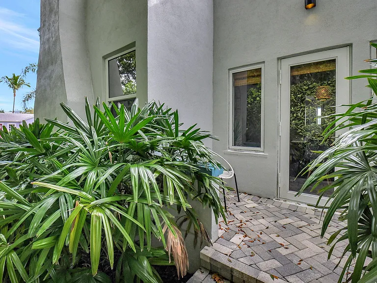 414 NE 7th Ave — Photo 13