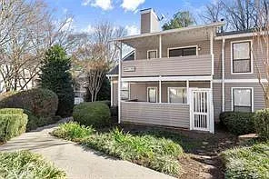 2 bed, 1.0 bath, 1179 sqft, $1,750 — Photo 2