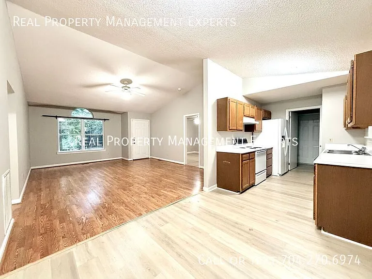 174 Overcreek Rd — Photo 4