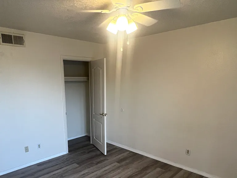 1105 Chelwood Park Blvd NE — Photo 35