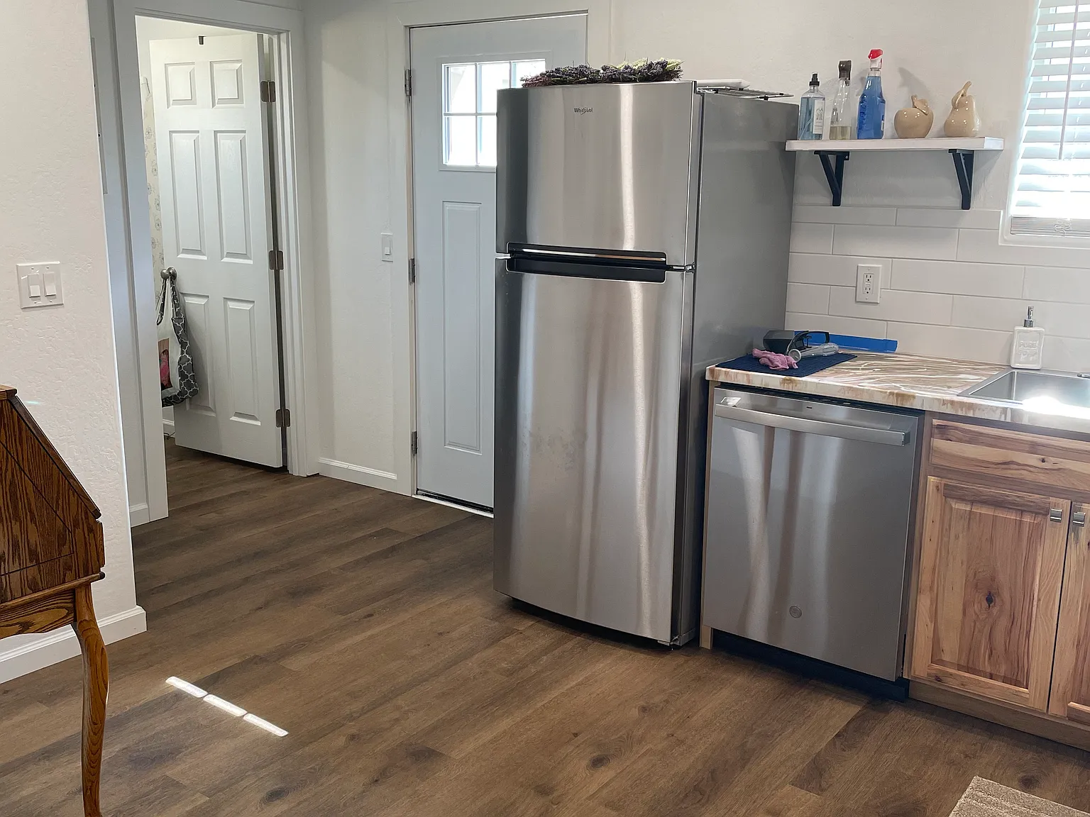 1 bed, 700 sqft, $1,600 — Photo 2
