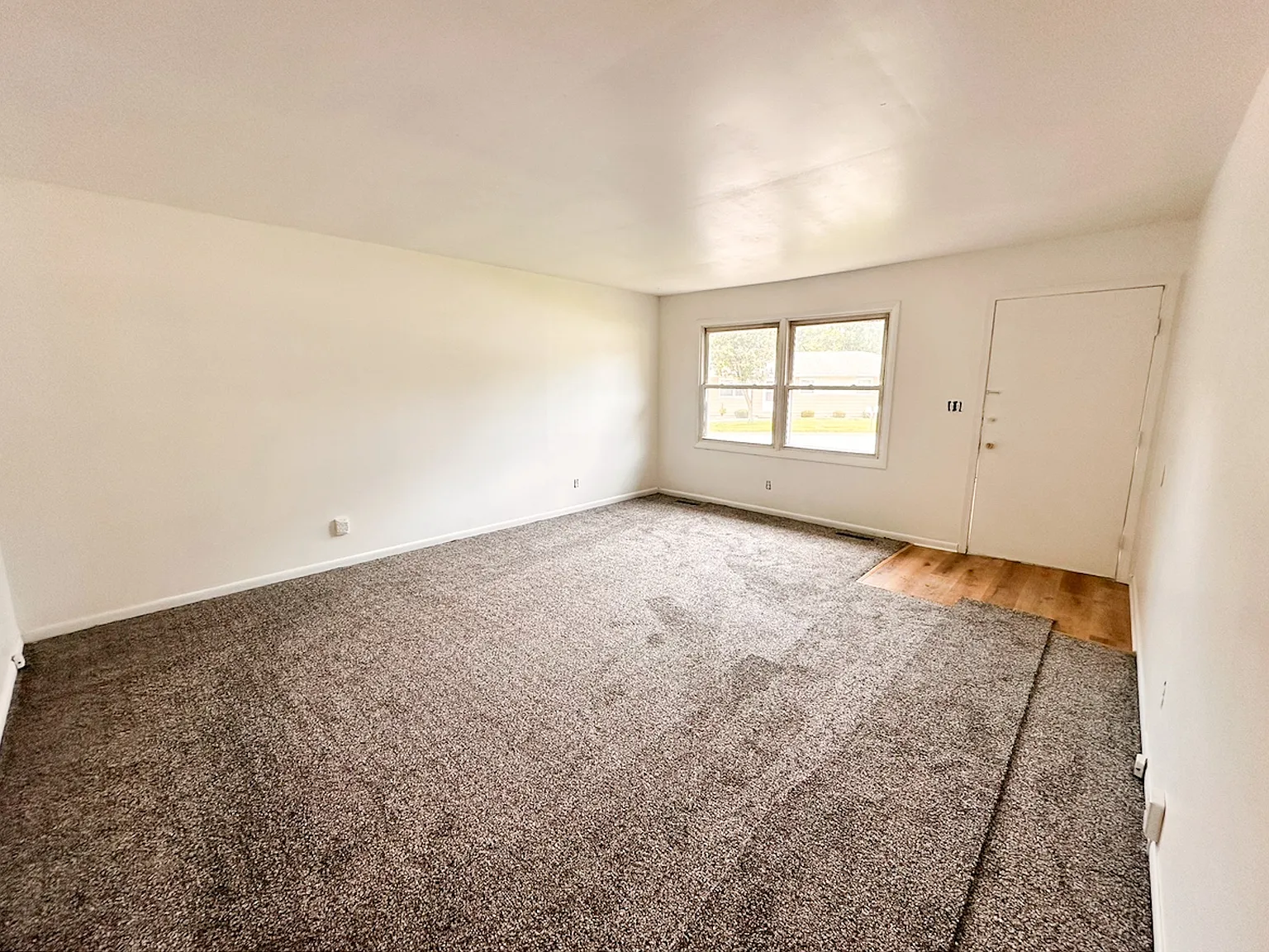 2 bed, 895 sqft, $1,395 — Photo 2