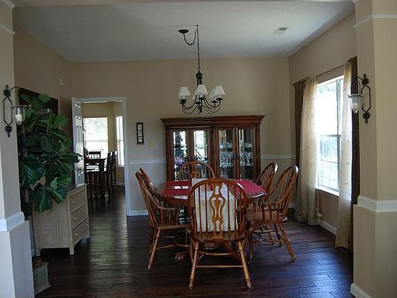 Dining Room Featuring Chair Railing
