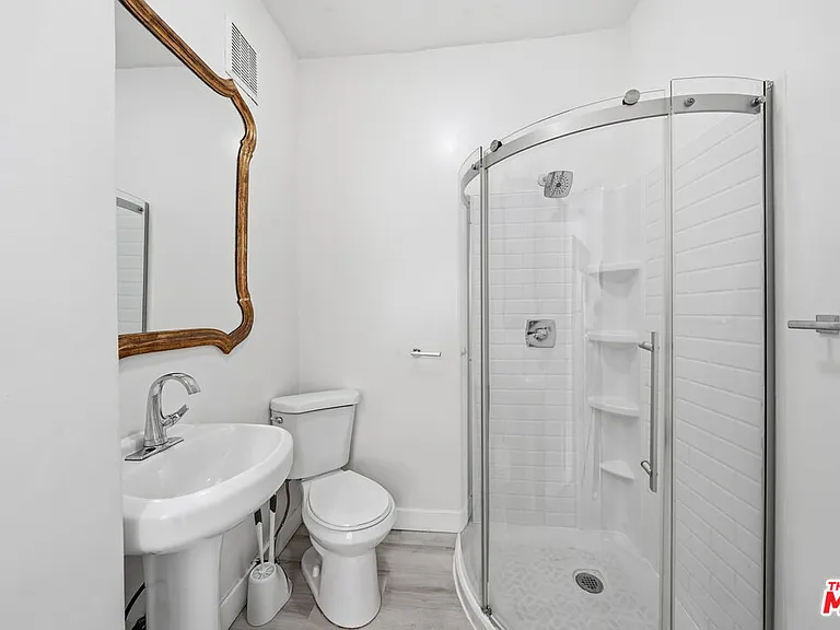 5754 Melrose Ave — Photo 11