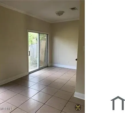 3 bed, 1300 sqft, $1,300 — Photo 2