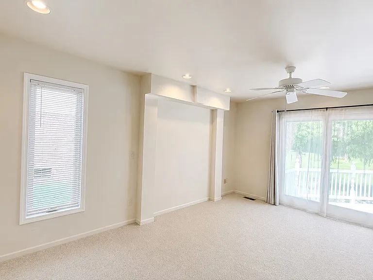 517 Essex Dr — Photo 21