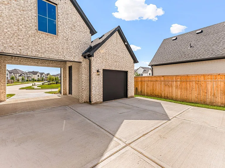 1222 Crown Forest Dr — Photo 33