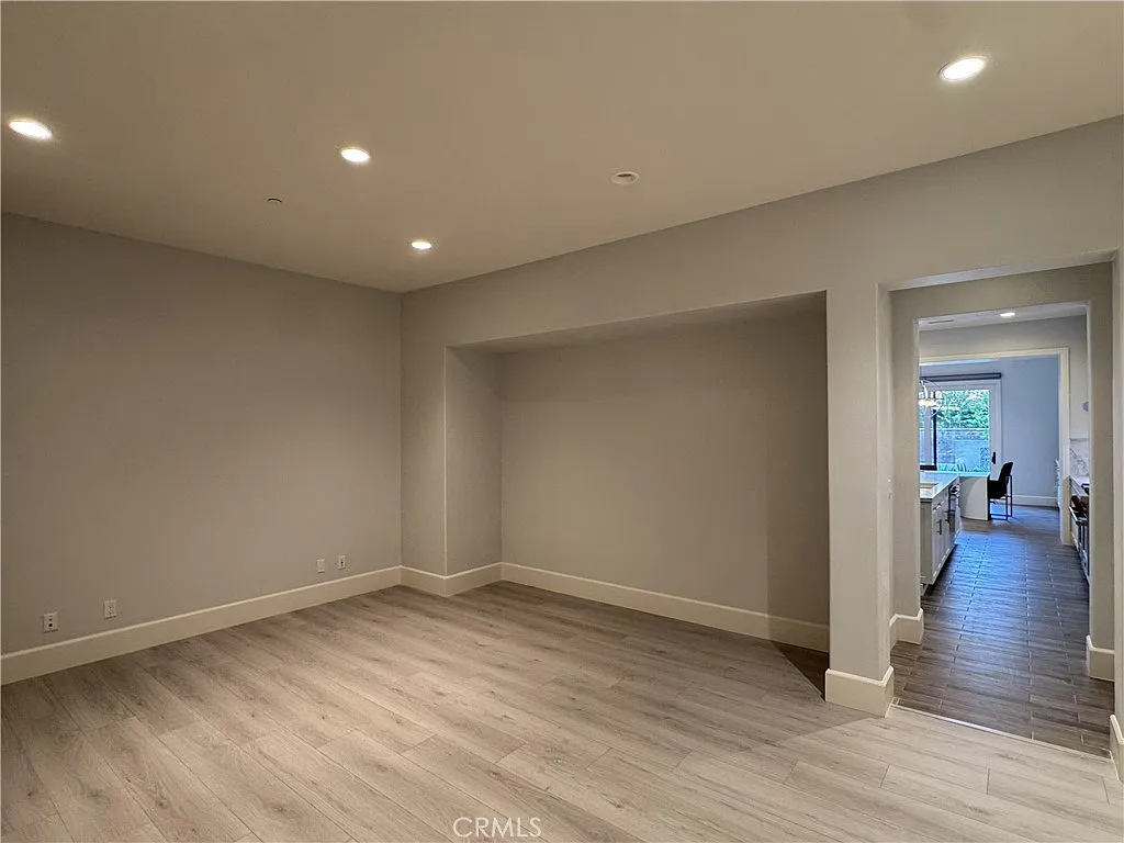 4 bed, 4.5 bath, 4887 sqft, $12,000 — Photo 4