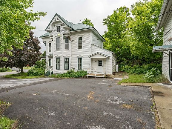 3rd image of 213 Mill St