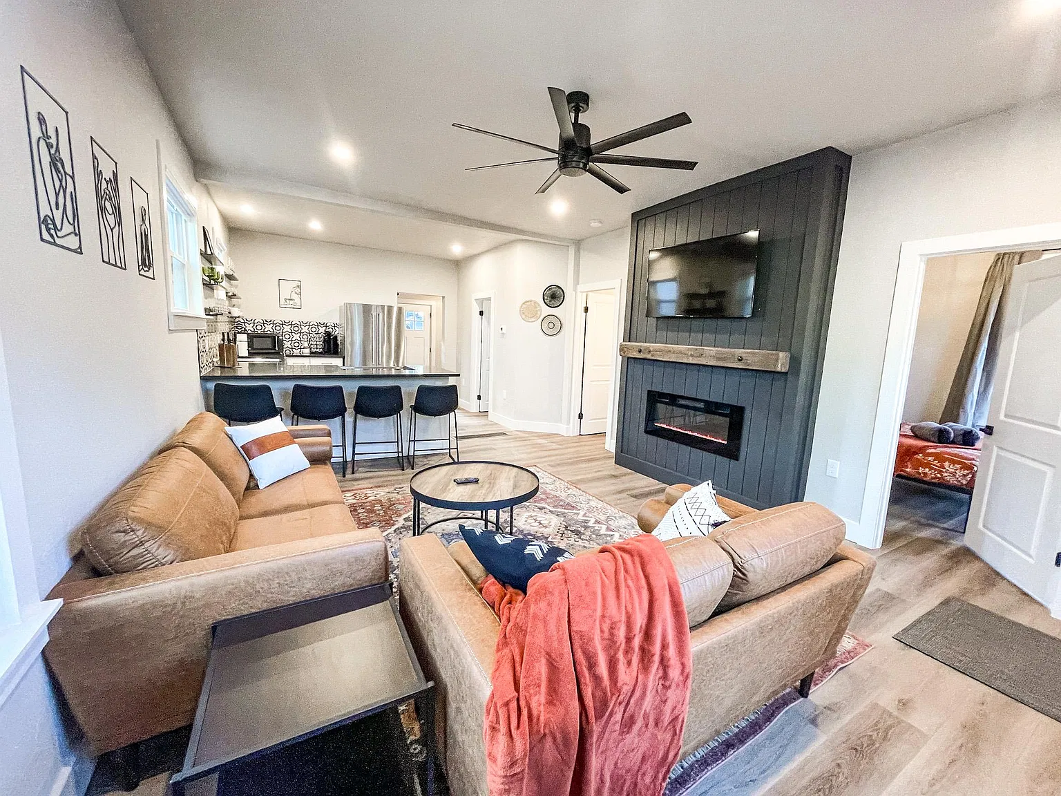 2 bed, 672 sqft, $2,200 — Photo 1