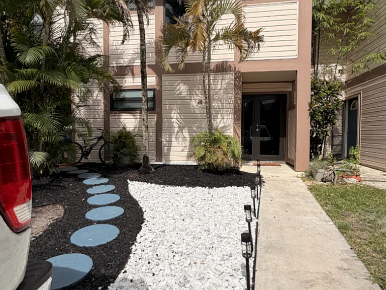 118 Sherwood Cir #8B — Photo 2
