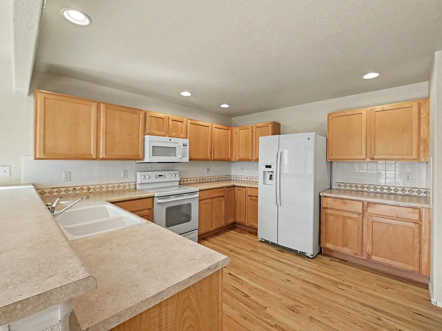 3 bed, 2.5 bath, 1537 sqft, $2,495 — Photo 3