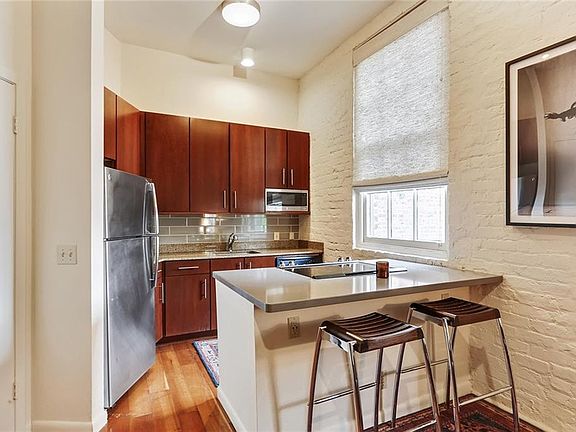5th image of 448 Julia St APT 301