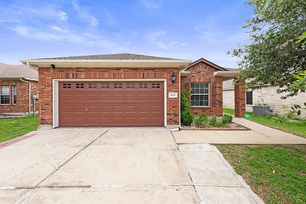 4 bed, 2.0 bath, 1801 sqft, $2,200 — Photo 1