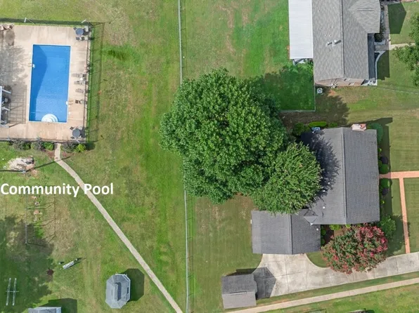 1209 Kingston Green Dr, Prattville, AL 36067