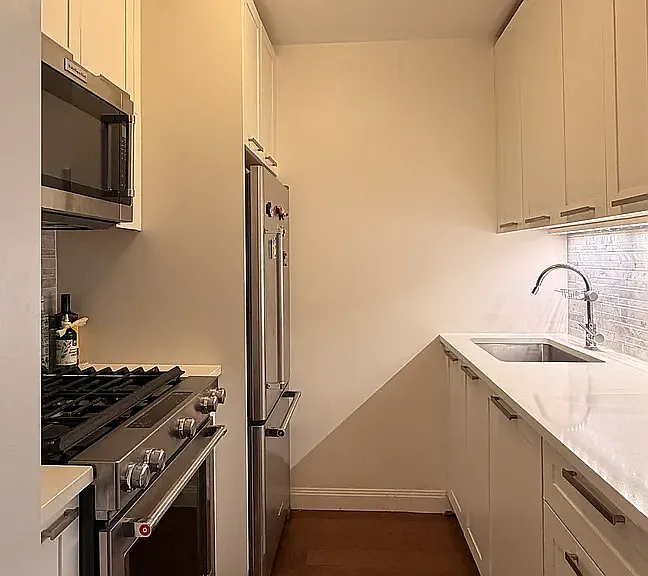 200 E 94th St #305 — Photo 2