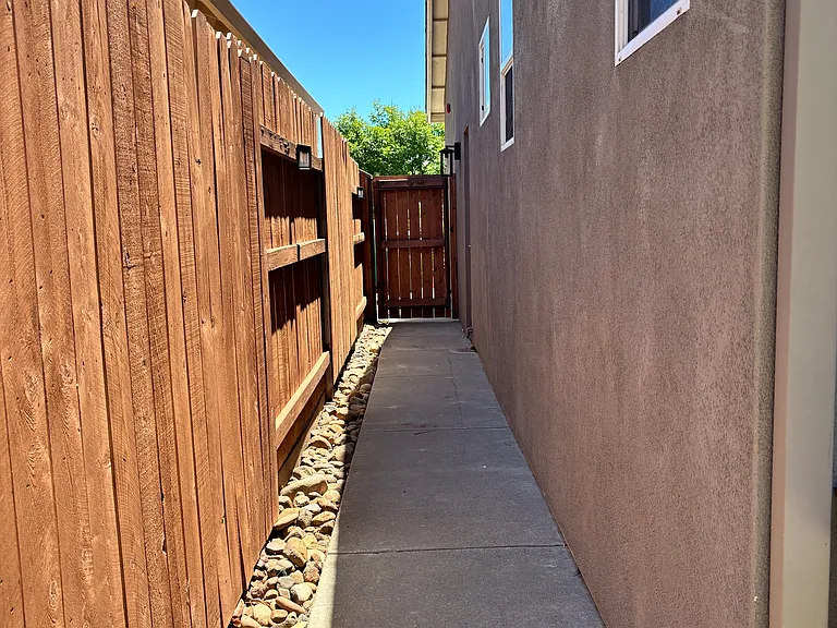 2550 Valhalla Pl — Photo 30