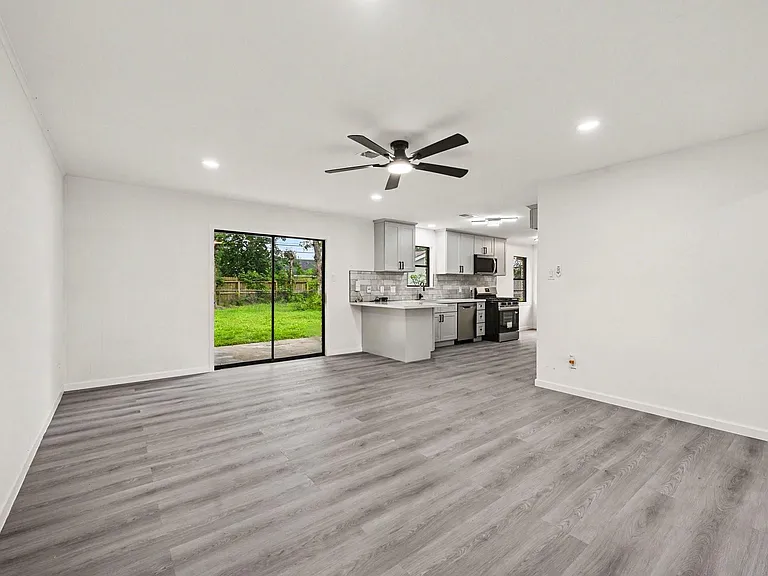 7607 Grape St — Photo 5