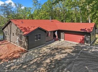 892 W Barnes Lake Rd, Columbiaville, MI 48421