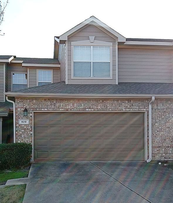 1st image of 928 Cypress Creek Dr