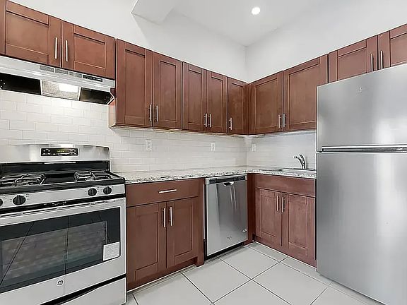 3rd image of 2147 2nd Ave #9D