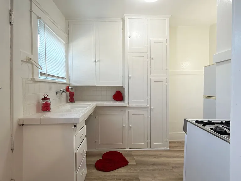 1360 Euclid Ave — Photo 15