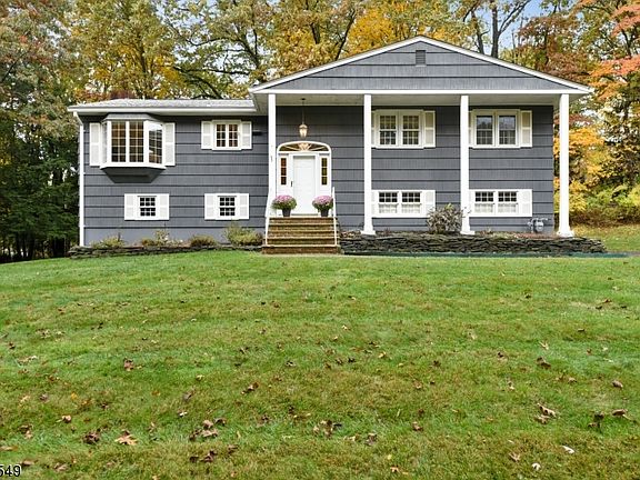 3rd image of 43 Tarn Dr