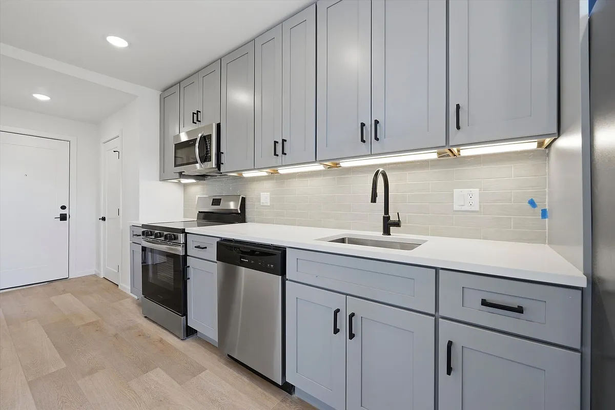 Building Photo - 627 N 16th St