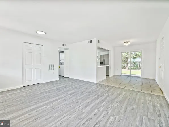 1204 N Brandon Ave, Sterling, VA 20164