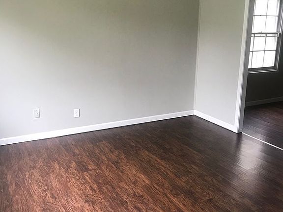 2nd image of 1211 Southlea Dr