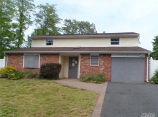 5 Pontiac Rd, Selden, NY 11784