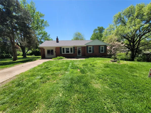 1314 Stein Rd, Saint Louis, MO 63135
