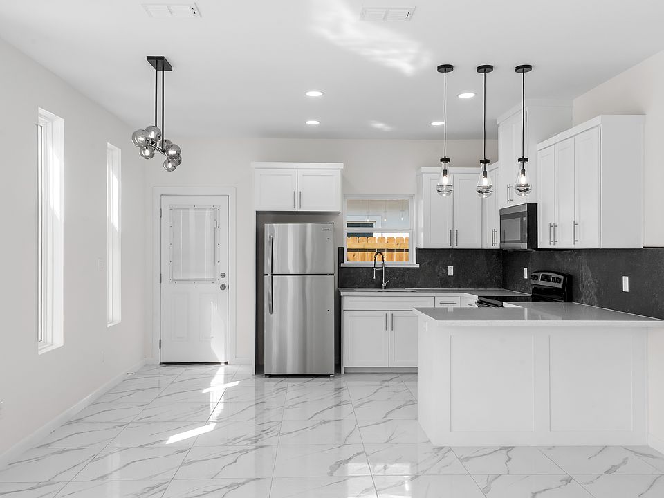 1st image of 504 N Emerald Ave #2