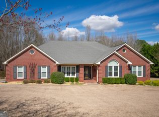 1065 Standing Rock Rd, Senoia, GA 30276