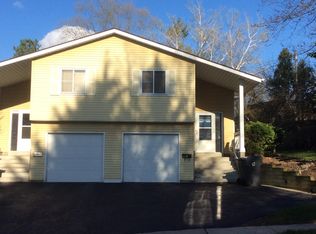 1453 Victoria Dr, Waukesha, WI 53189