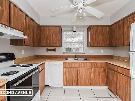 2nd image of 1708 Fox Run Dr
