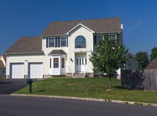 5 Colgate Ct, Somerset, NJ 08873