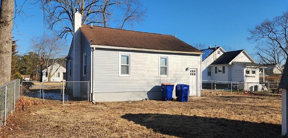 2nd image of 104 N 13th St