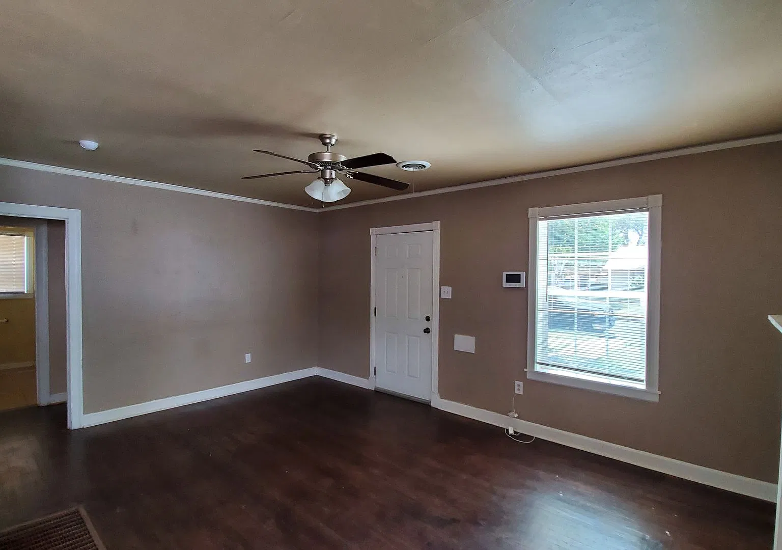 Charming 2-Bedroom Home with Attached Garage for Rent — Photo 2