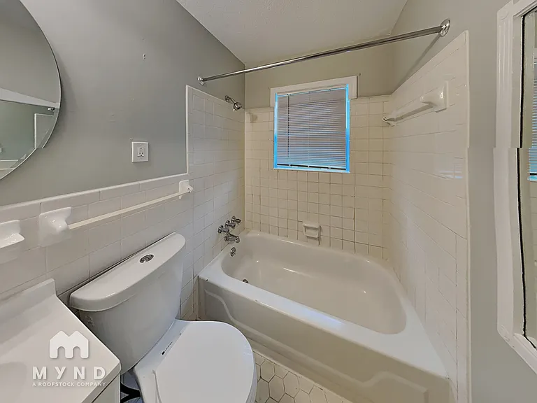 6590 Embassy Cir — Photo 17