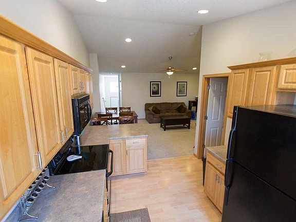 2nd image of 1465 Hayden Ln
