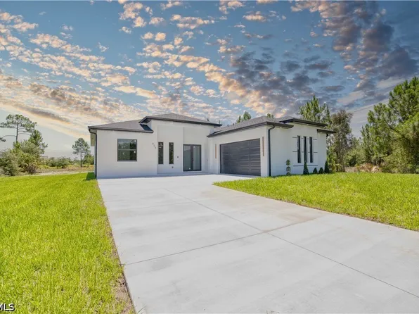 906 Greenwood Ave, Lehigh Acres, FL 33972