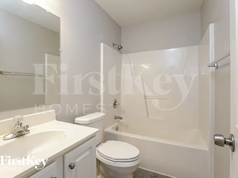 940 Londonderry Dr — Photo 14