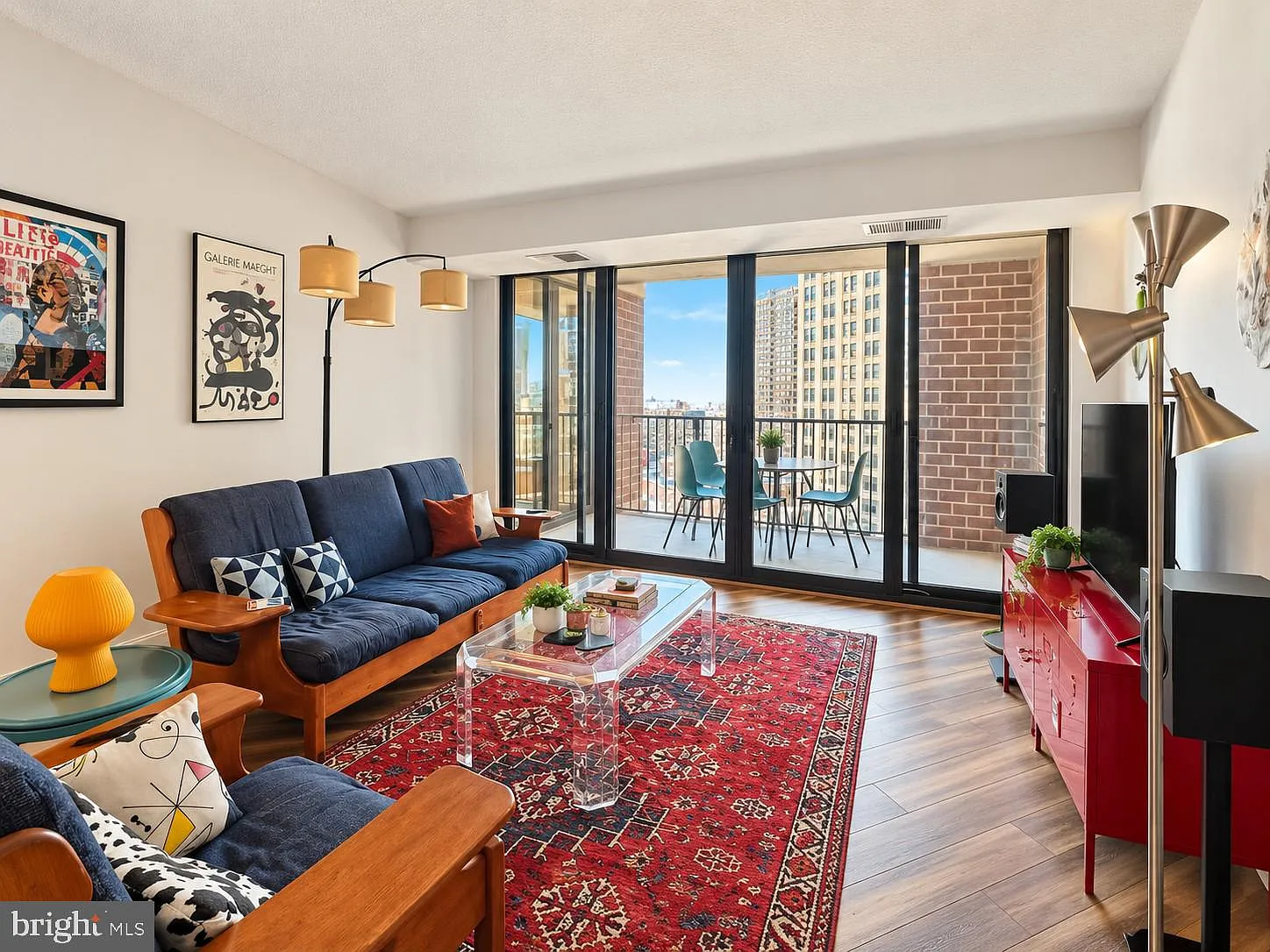 1 bed, 1.5 bath, 865 sqft, $2,400 — Photo 1