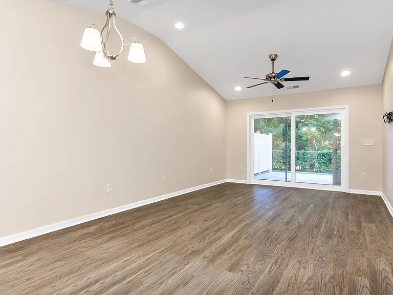 132 Machrie Loop #B — Photo 10