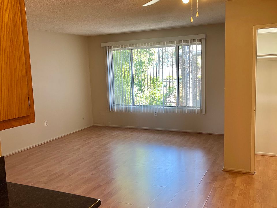 1st image of 3146 Rowena Ave #6
