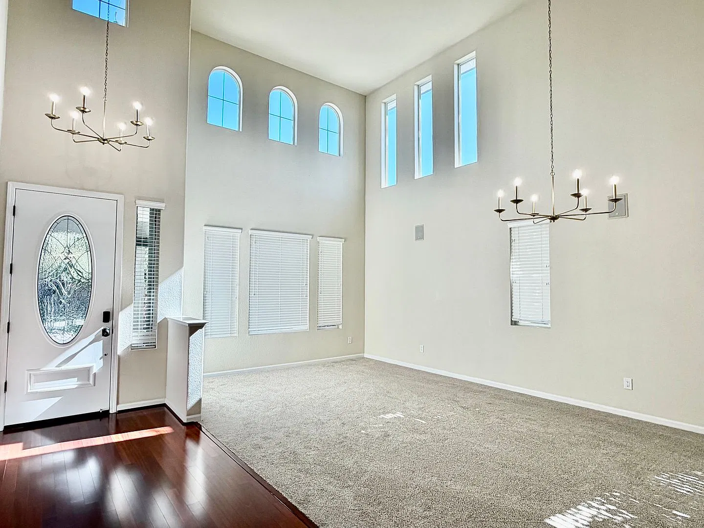 Gorgeous 4 Bedroom Home W/Pool In Gated Serrano Community!! — Photo 2